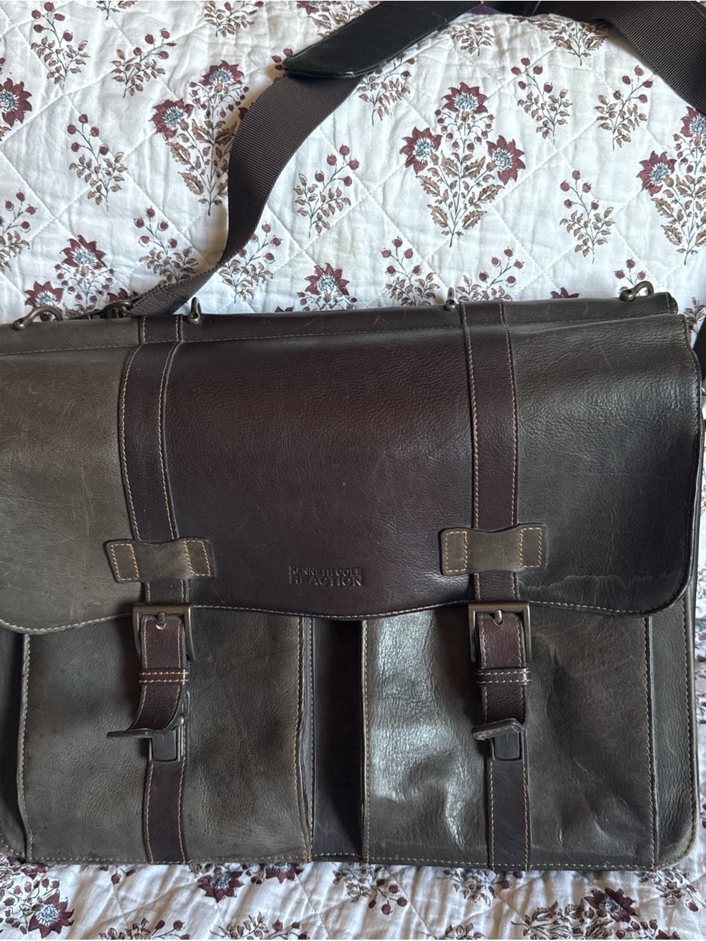 Kenneth Cole Reaction Dark Brown Leather Messenger Satchel